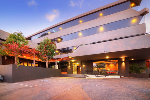 Townhouse Hotel Wagga And Apartments By Townhouse - Palm Beach Accommodation 0