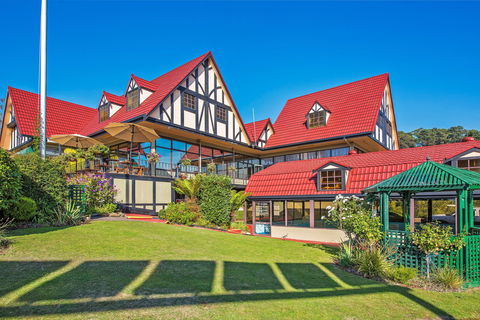 Village Family Motor Inn - Palm Beach Accommodation 0
