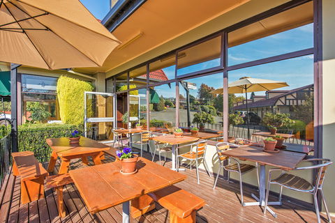 Village Family Motor Inn - Palm Beach Accommodation 1