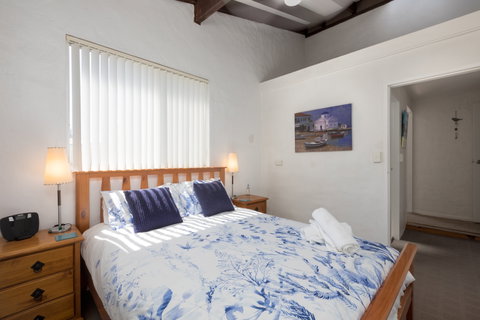 Absolute Oceanfront Cottage - Palm Beach Accommodation 1