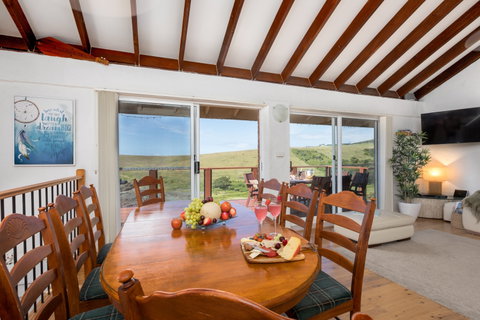 Absolute Oceanfront Cottage - Palm Beach Accommodation 2