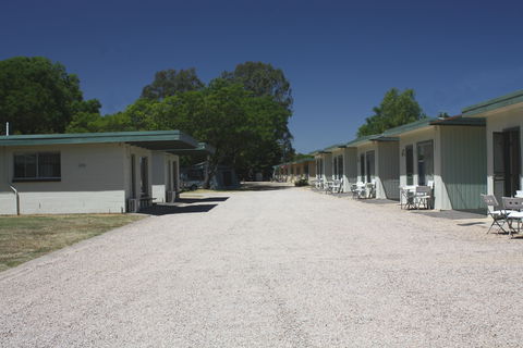 BIG4 North Cedars Holiday Park Wangaratta - Palm Beach Accommodation 2