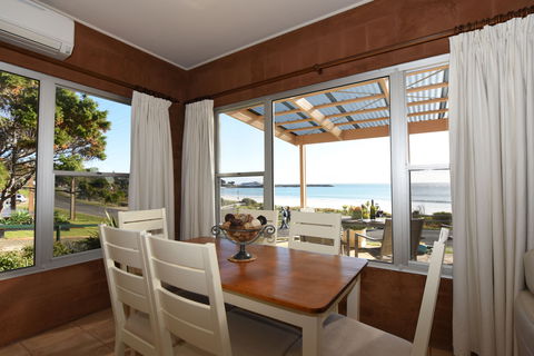Cape View Cottage - Palm Beach Accommodation 2