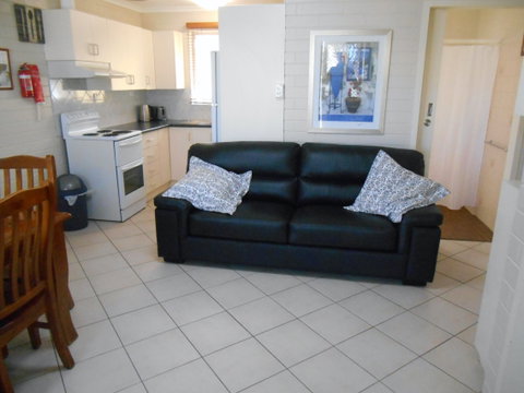 Clan Ranald Holiday Unit 2 - Palm Beach Accommodation 2