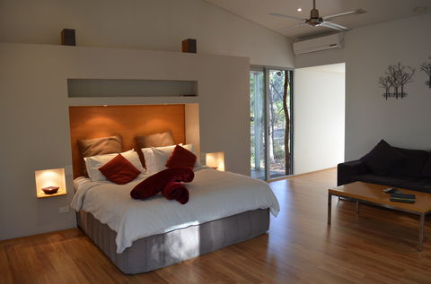 Hidden Valley Forest Retreat - Palm Beach Accommodation 2