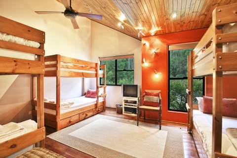Indooroopilly - Palm Beach Accommodation 1