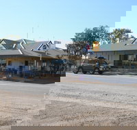 Lyndhurst Hotel Roadhouse Motel  Caravan Park - Palm Beach Accommodation