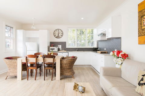 Rose Cottage - Palm Beach Accommodation 1