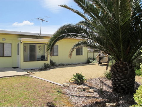 Seahorse Beach Shack - Palm Beach Accommodation 0