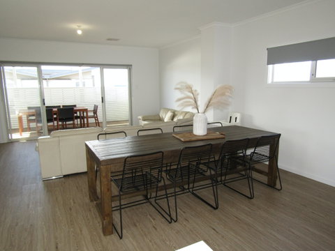 Serenity - Palm Beach Accommodation 2