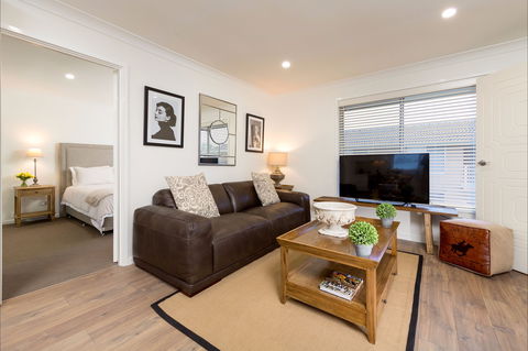 Sleeping In Style - Palm Beach Accommodation 0