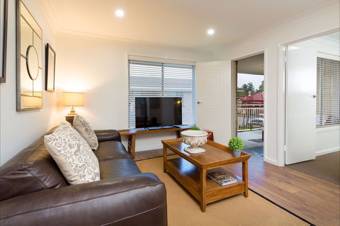 Sleeping In Style - Palm Beach Accommodation 2