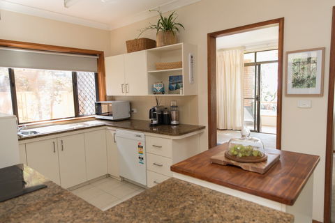 Taranaki Beach Unit - Palm Beach Accommodation 1