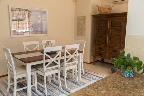 Taranaki Beach Unit - Palm Beach Accommodation 2