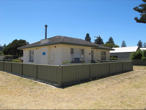 Walters Holiday Home - Palm Beach Accommodation 0