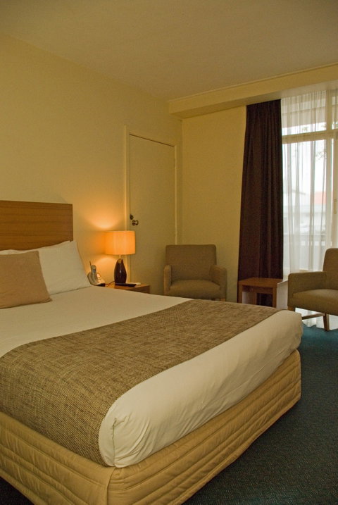 Admiralty Inn - Palm Beach Accommodation 2
