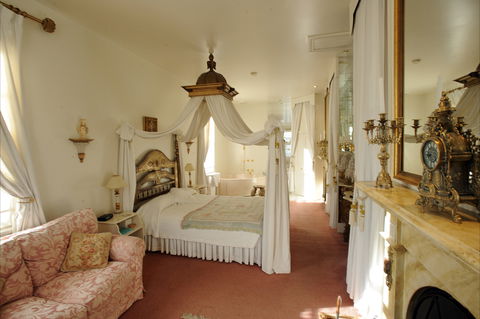 Alice's Cottages - Palm Beach Accommodation 2