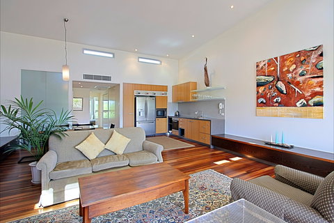 Beach Villa 17, East On Byron - Palm Beach Accommodation 0