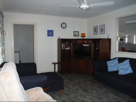 Beach Escape - Palm Beach Accommodation 1