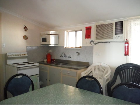 Beach Escape - Palm Beach Accommodation 2