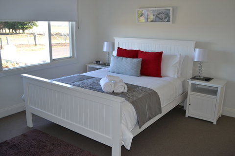 Calgary Accommodation & Killara Accommodation - Palm Beach Accommodation 1
