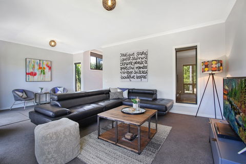 Luminosa - Palm Beach Accommodation 0