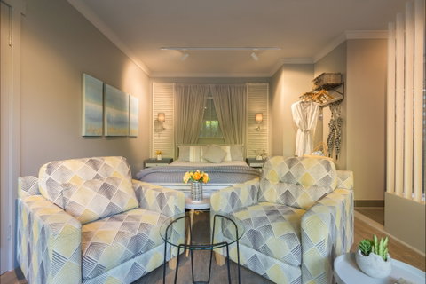 Sailaway Beach House - Palm Beach Accommodation 0