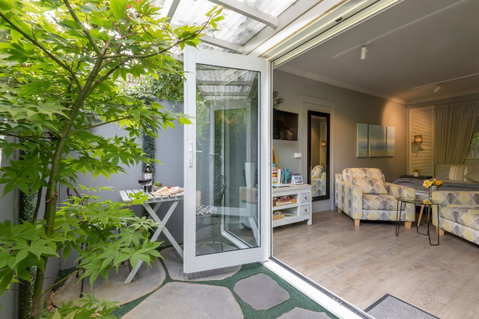 Sailaway Beach House - Palm Beach Accommodation 2