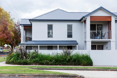 Stay Bathurst - Palm Beach Accommodation 0