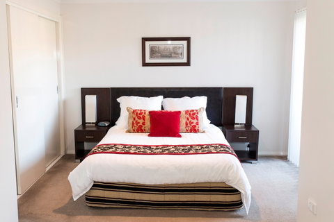 Stay Bathurst - Palm Beach Accommodation 1