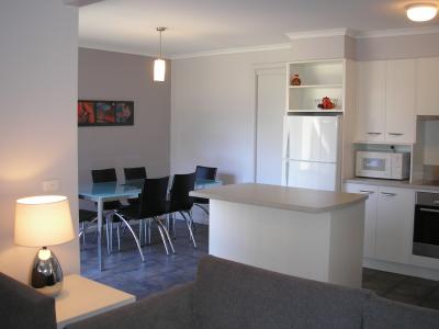 Edgewater Terraces At Metung - Palm Beach Accommodation 4