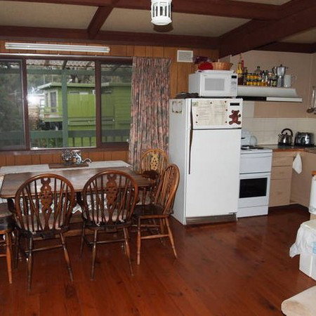 Lyle Hill Accommodation - Palm Beach Accommodation 1