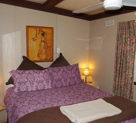 Lyle Hill Accommodation - Palm Beach Accommodation 2