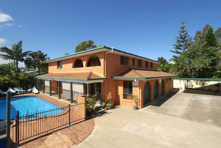 Airlie Court Holiday Apartments - Palm Beach Accommodation 0
