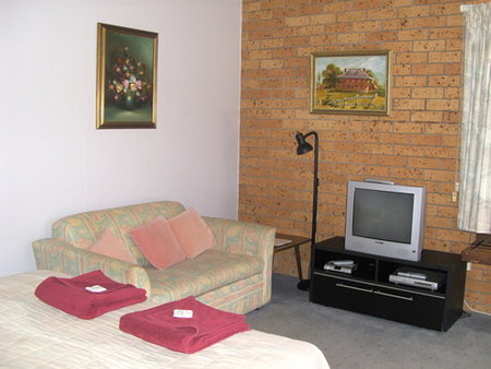 Airlie Court Holiday Apartments - Palm Beach Accommodation 1