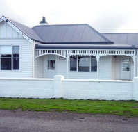 Calgary House  Cottage Accommodation - Palm Beach Accommodation