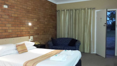 AA Hilldrop Motor Inn - Palm Beach Accommodation 0