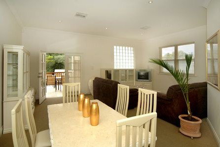 Michelle's Garden Apartments - Palm Beach Accommodation 2