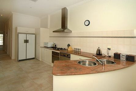 Michelle's Garden Apartments - Palm Beach Accommodation 4