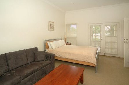 Michelle's Garden Apartments - Palm Beach Accommodation 5