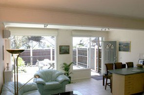 Black Dolphin Townhouse And Apartment - Palm Beach Accommodation 2