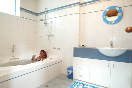 Black Dolphin Townhouse And Apartment - Palm Beach Accommodation 4