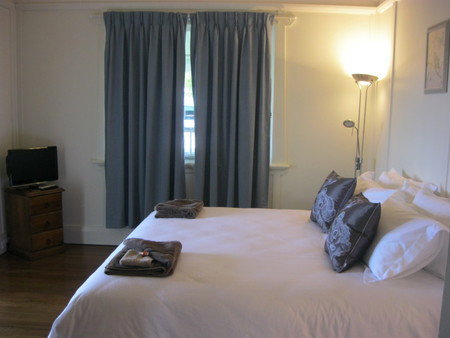 Blooms Cottage - Palm Beach Accommodation 1