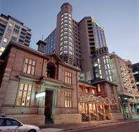 Carlton Crest Hotel - Palm Beach Accommodation