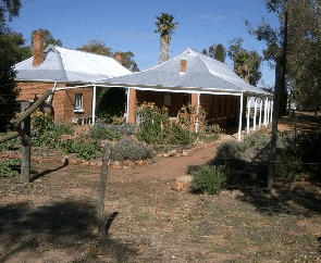 Avondale Discovery Farm - Palm Beach Accommodation