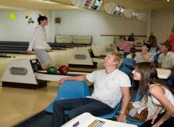 Rosebud Tenpin Bowl - Palm Beach Accommodation 3