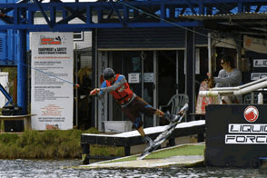 Cable Ski Logan - Palm Beach Accommodation 2