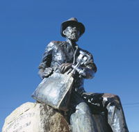 Paddy Hannans Statue - Palm Beach Accommodation