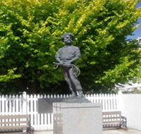 Alexander Cameron Statue - Palm Beach Accommodation