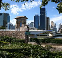 Former Victoria Bridge Abutment Memorial - Palm Beach Accommodation